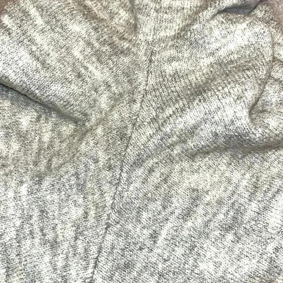 Reserved Soft Sweater with Front Design Size Small - Picture 4 of 10